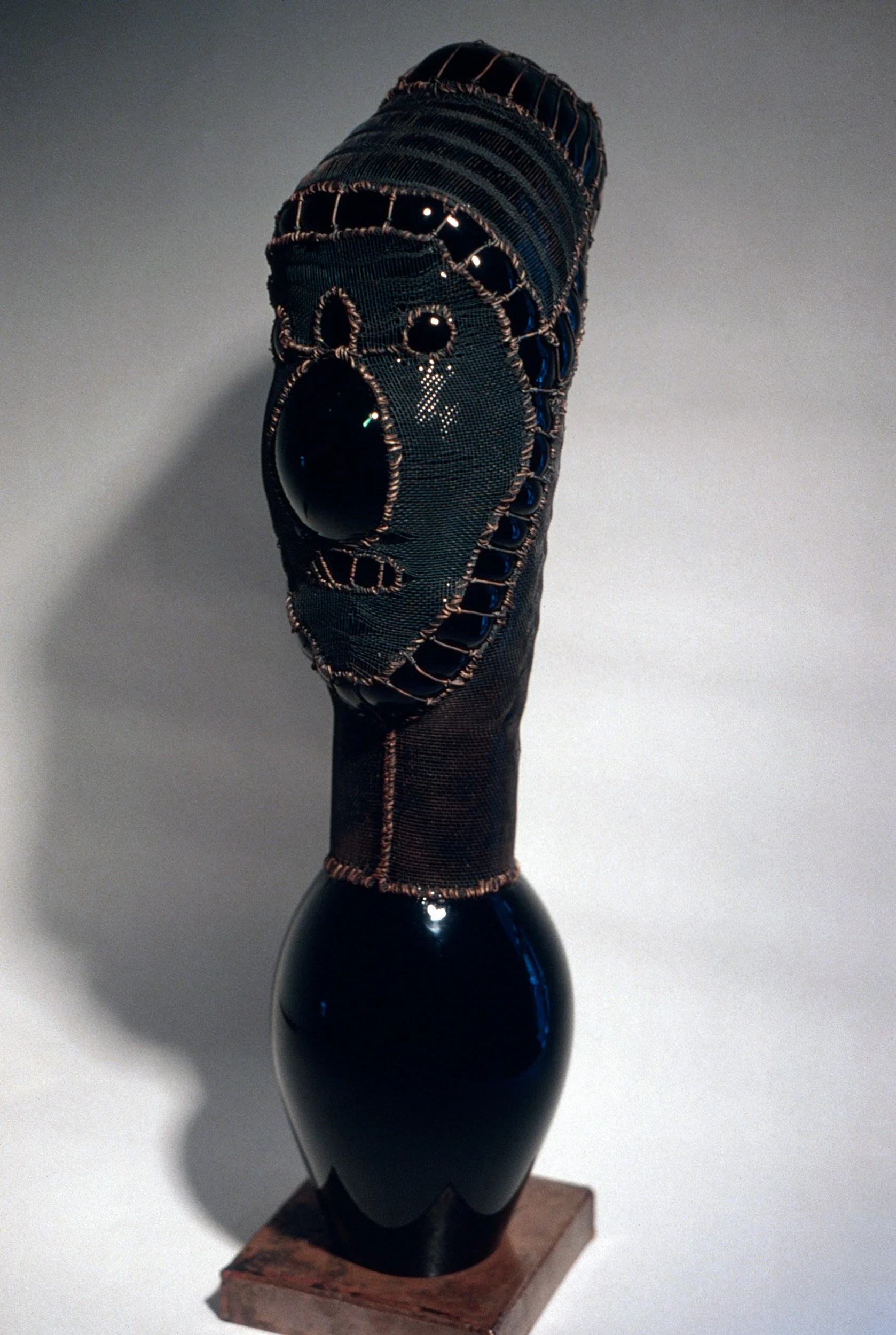 DAS0738-Don-Shepherd-artist-designer-glass-heads-wire-mesh-sculpture-1979.jpg