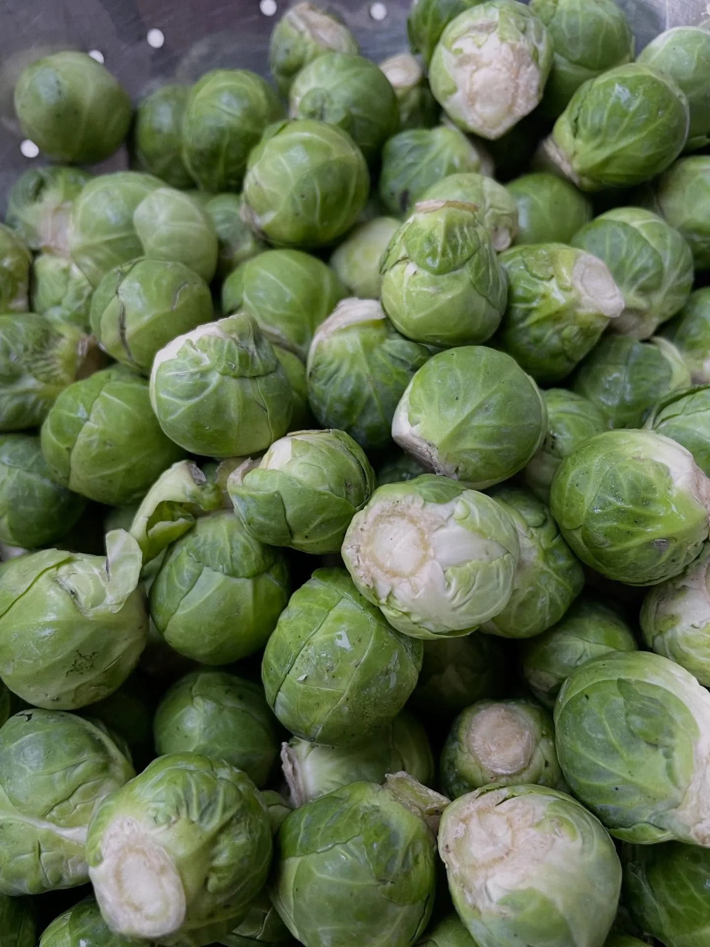 SPRUCE UP YOUR SPROUTS!

Miso Brussel Sprouts - these are insane, I challenge anyone to say they don&rsquo;t like sprouts after trying these..

Olive oil
Brussel sprouts, trimmed and halved if quite big
3 dsp olive oil
2 dsp tamari
2 heaped tsp miso 