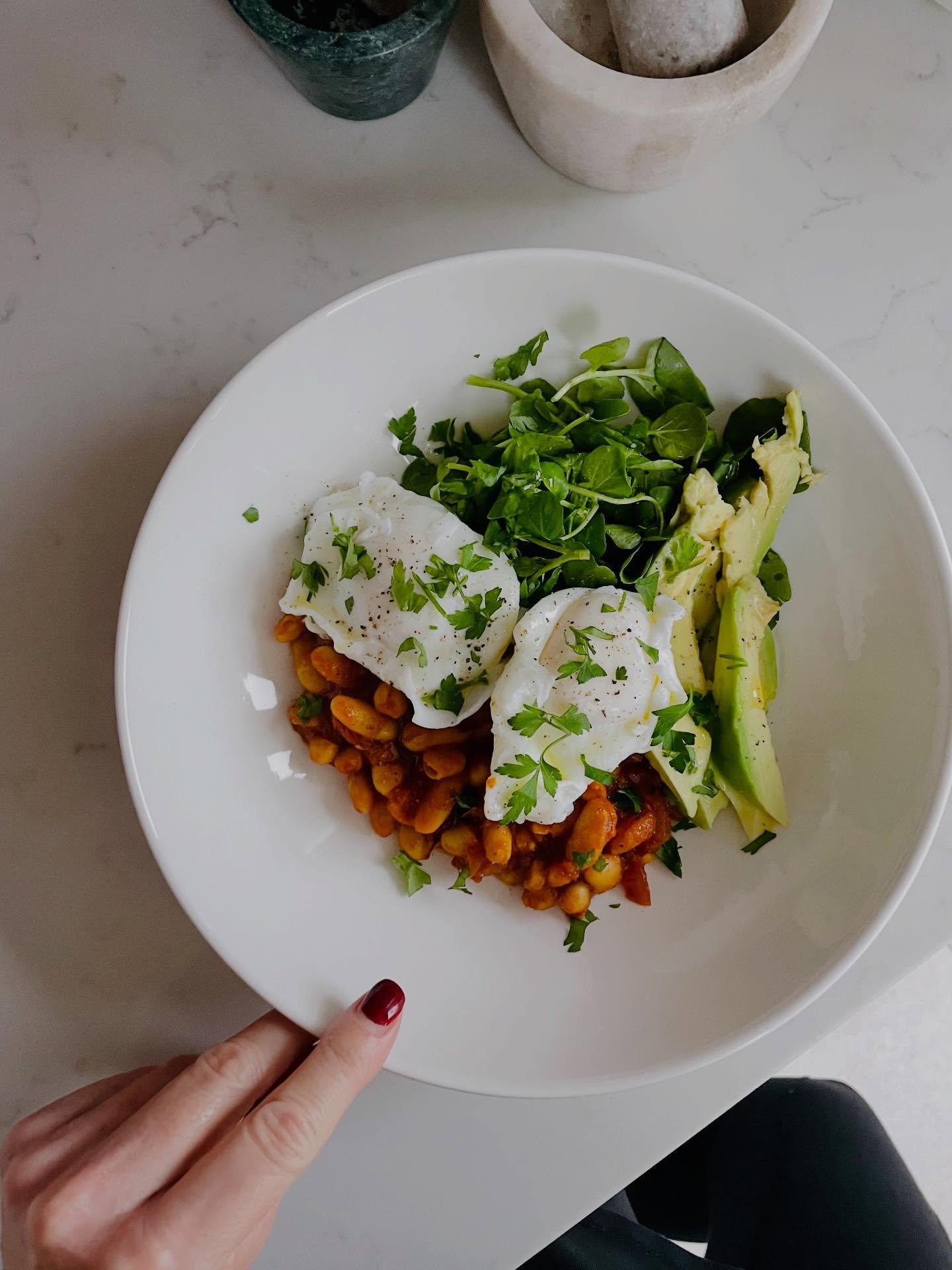 BEAUTIFUL BREAKFAST /

Smoky harissa beans + runny poached eggs with avo and watercress

High protein, slow release complex carbs, high fibre, healthy fats, phytonutrients 🧡🧡🧡

What are you having today?

#healthybreakfast