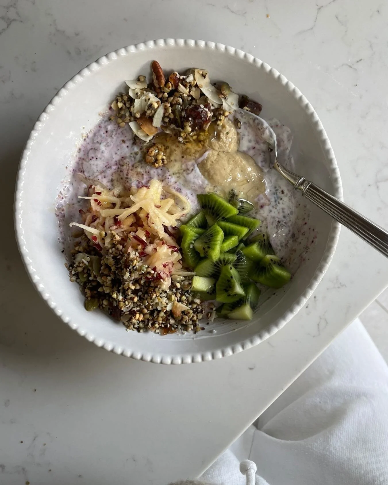 BEAUTIFUL BREAKFAST

Enjoying one of the beautiful breakfasts coming up in the cleanse starting Monday&hellip; 

Using @sojade_officiel this morning with kefir, soaked chia, milled flax @haskapa berry powder + tahini, my new trail mix with dates (soo