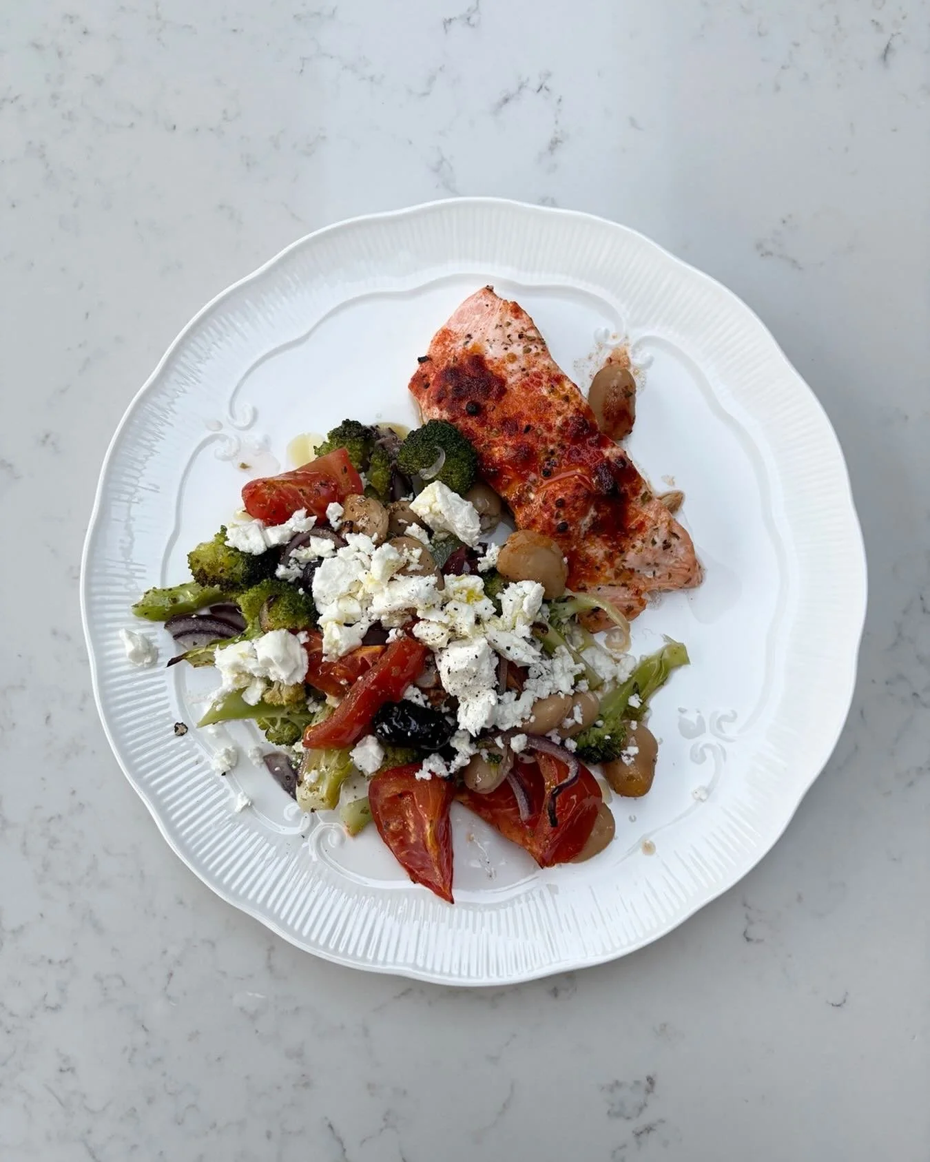 SUPER SIMPLE /

All the flavours of the Mediterranean this super quick and simple one tray dinner (or lunch) is prep to plate in 15 minutes 🤩🤩🤩

One of the supercharged high protein high fibre and phytonutrient rich recipes coming on the 7 day spr