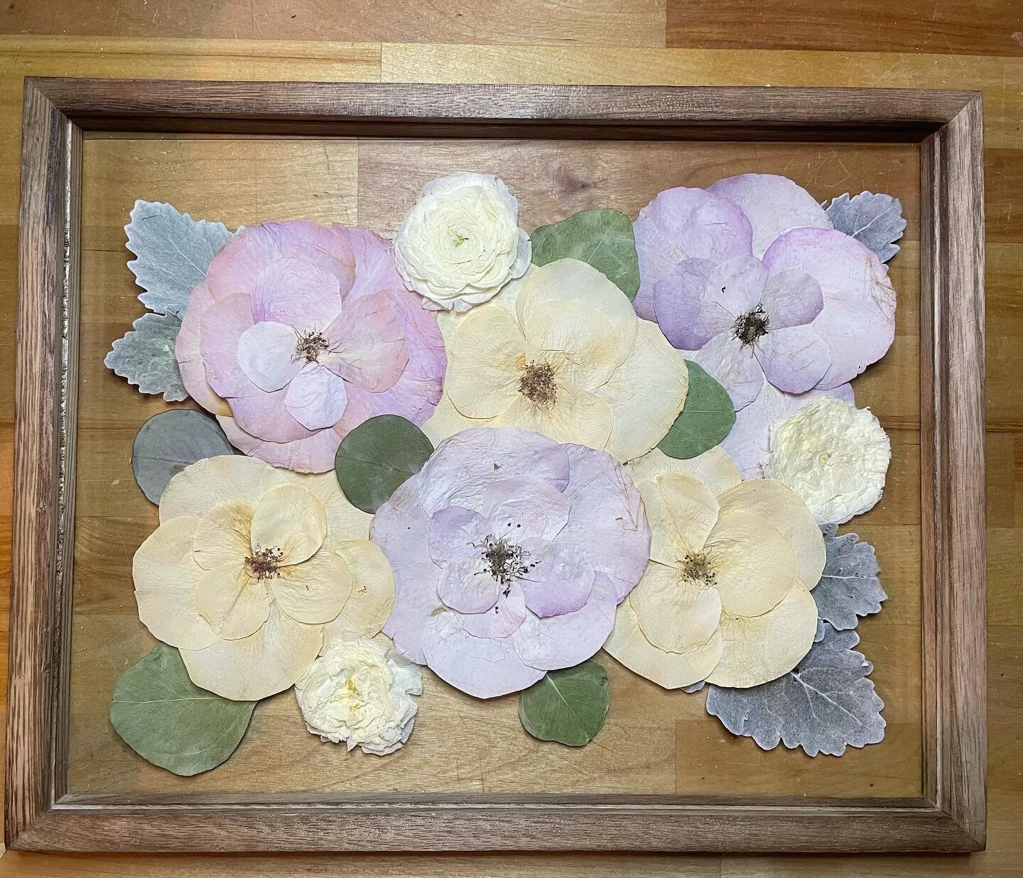 Our platinum pressed sure is a crowd favorite!! 😍😍&bull;
&bull;
Link in the bio to reserve your date now!