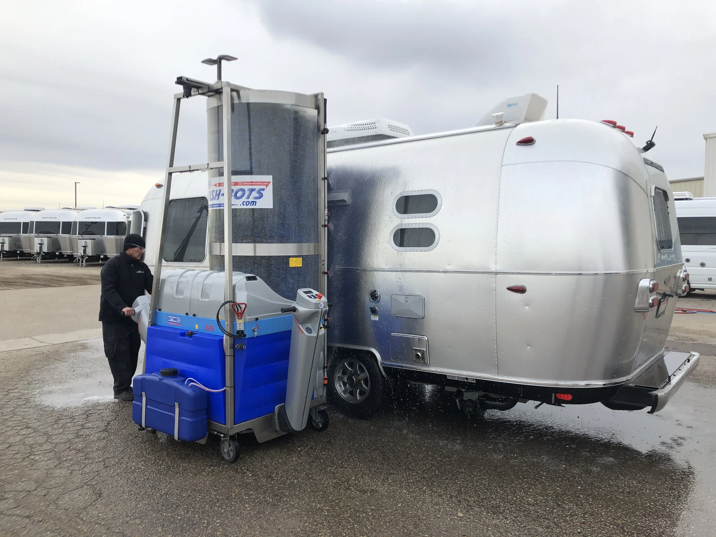 RV & Van Washing Solution — WashBots Canada