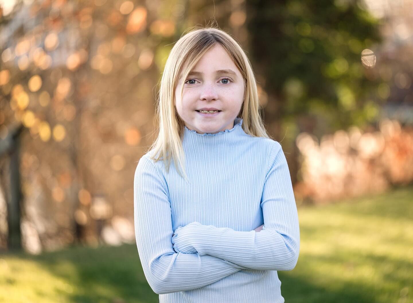 Meet Avery - an incredible 11 year old warrior I had the honor of photographing through @thegoldhopeproject .  Avery is battling a brain tumor.  I captured her with her parents and sister Lexi last December.  You can read all about our session and al