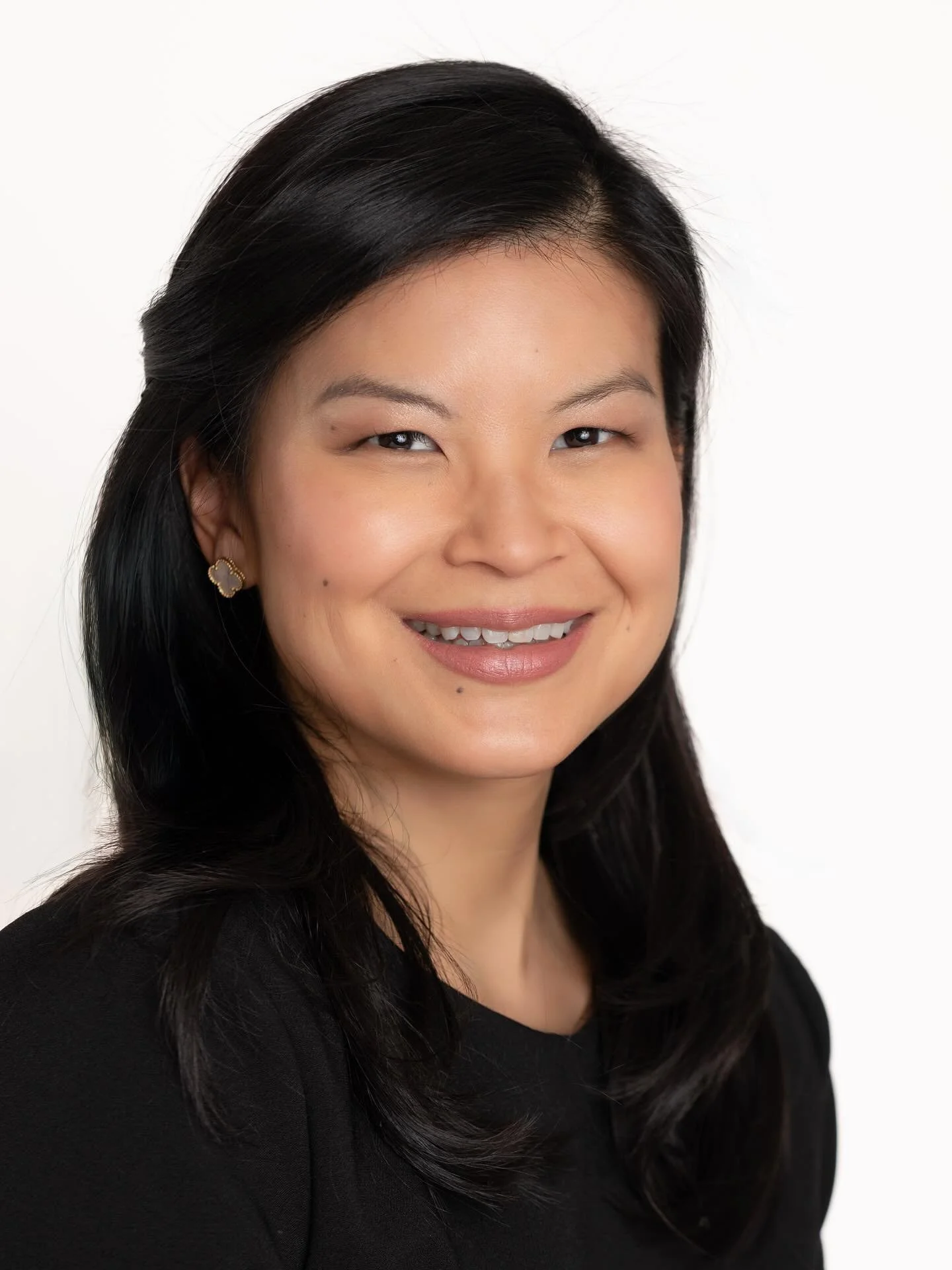 A strong headshot is an investment in your personal brand.
✨ Keep it simple: solid colors, clean lines, and minimal distractions.
✨ Choose soft, even lighting &mdash; it flatters every face.
✨ Most importantly, relax! A natural expression conveys con