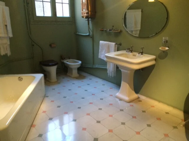 Gaudi Apt 2.jpg