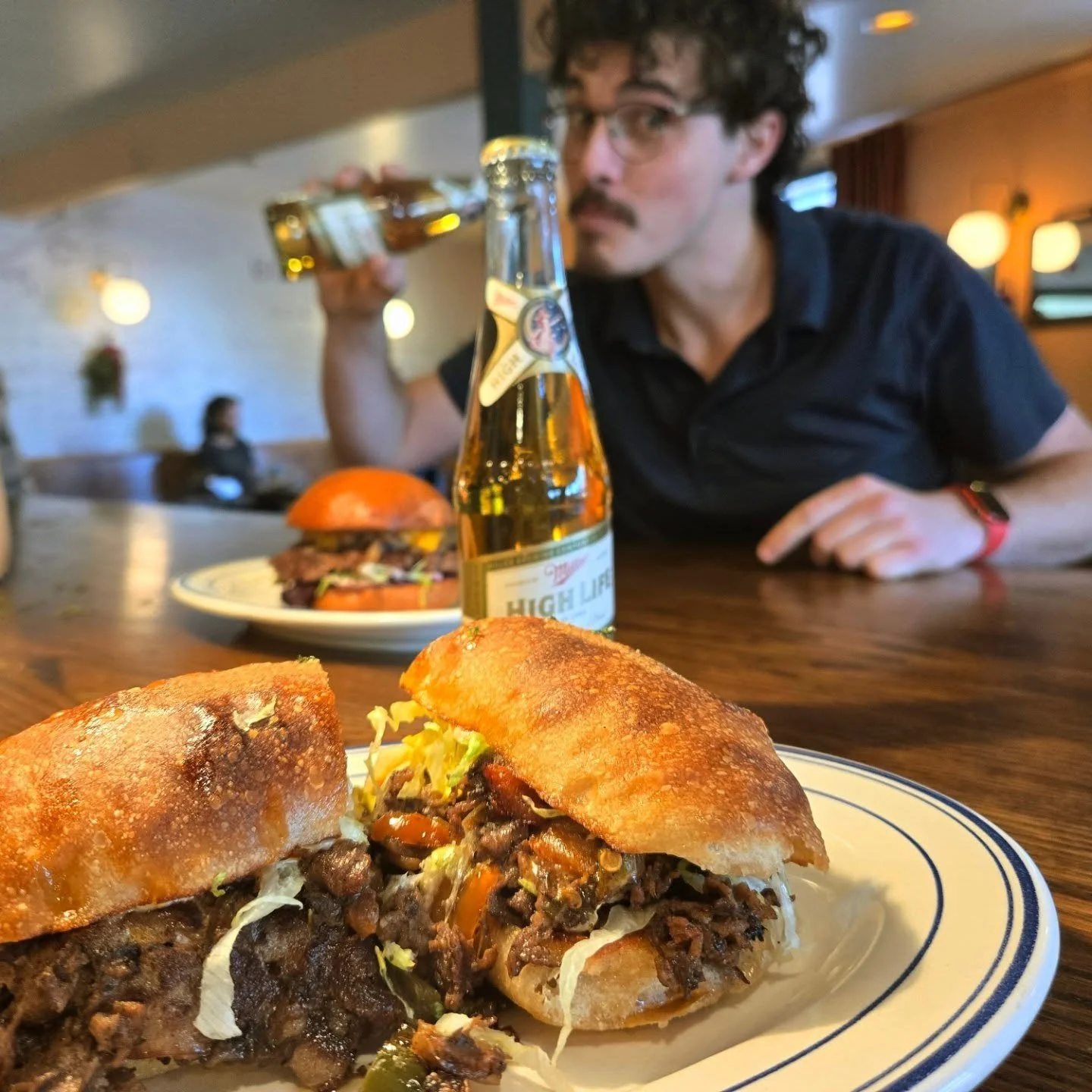 Start out your New Year's Eve night with our happy hour 🎊 We've got $4 beers and $10 glasses of wine starting at 4pm. Pair it with a burger and cheesesteak like Blaine, or choose any of your favorite daytime sandwiches!

Open until 8pm - come hang o
