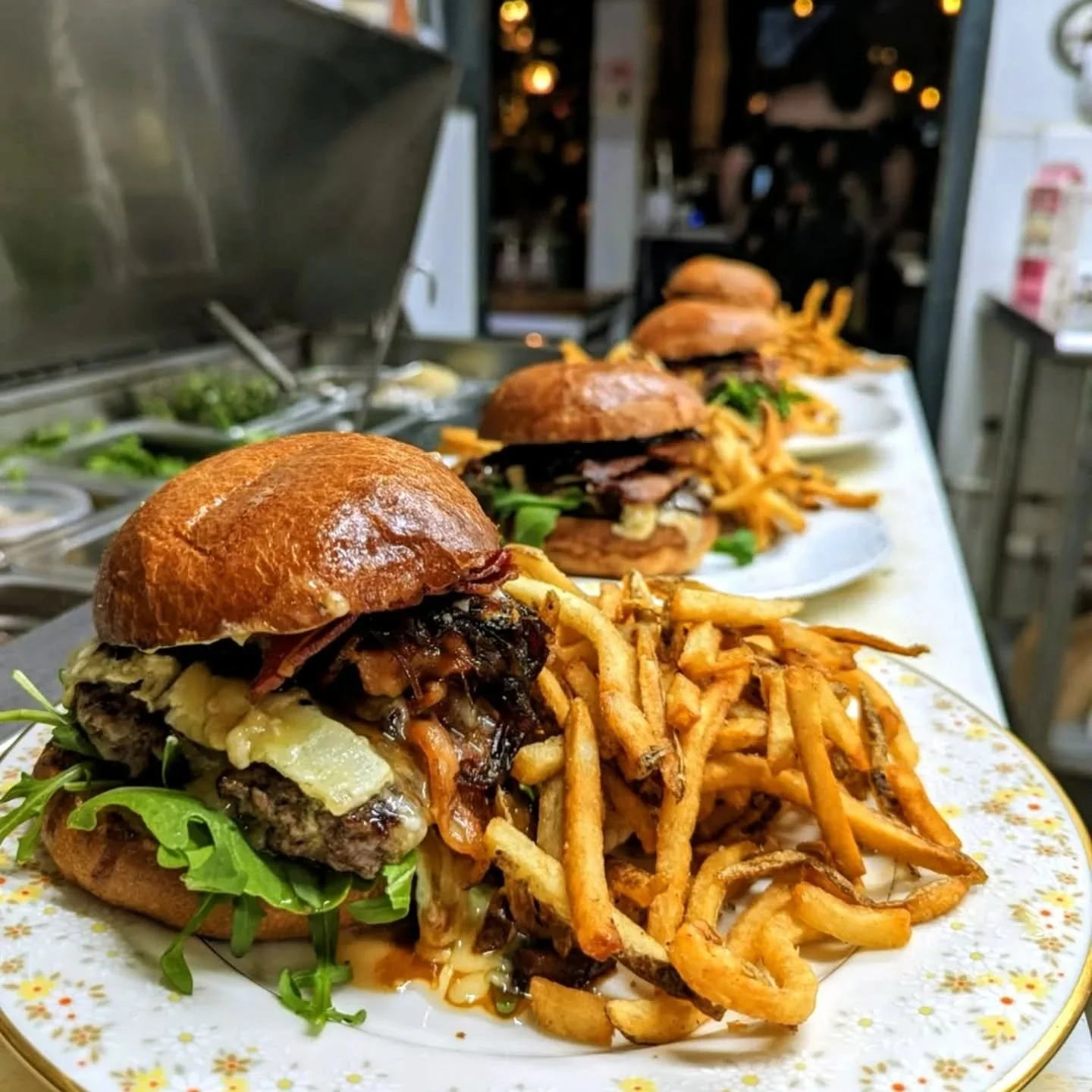 Cozy evenings start with burgers. 

Check out our updated dinner menu at bellecville.com/dinner (link in bio) - and treat yourself tonight to this Burger Americaine.

#cvillefoodie #cvilleeats #burger #charlottesvilleva