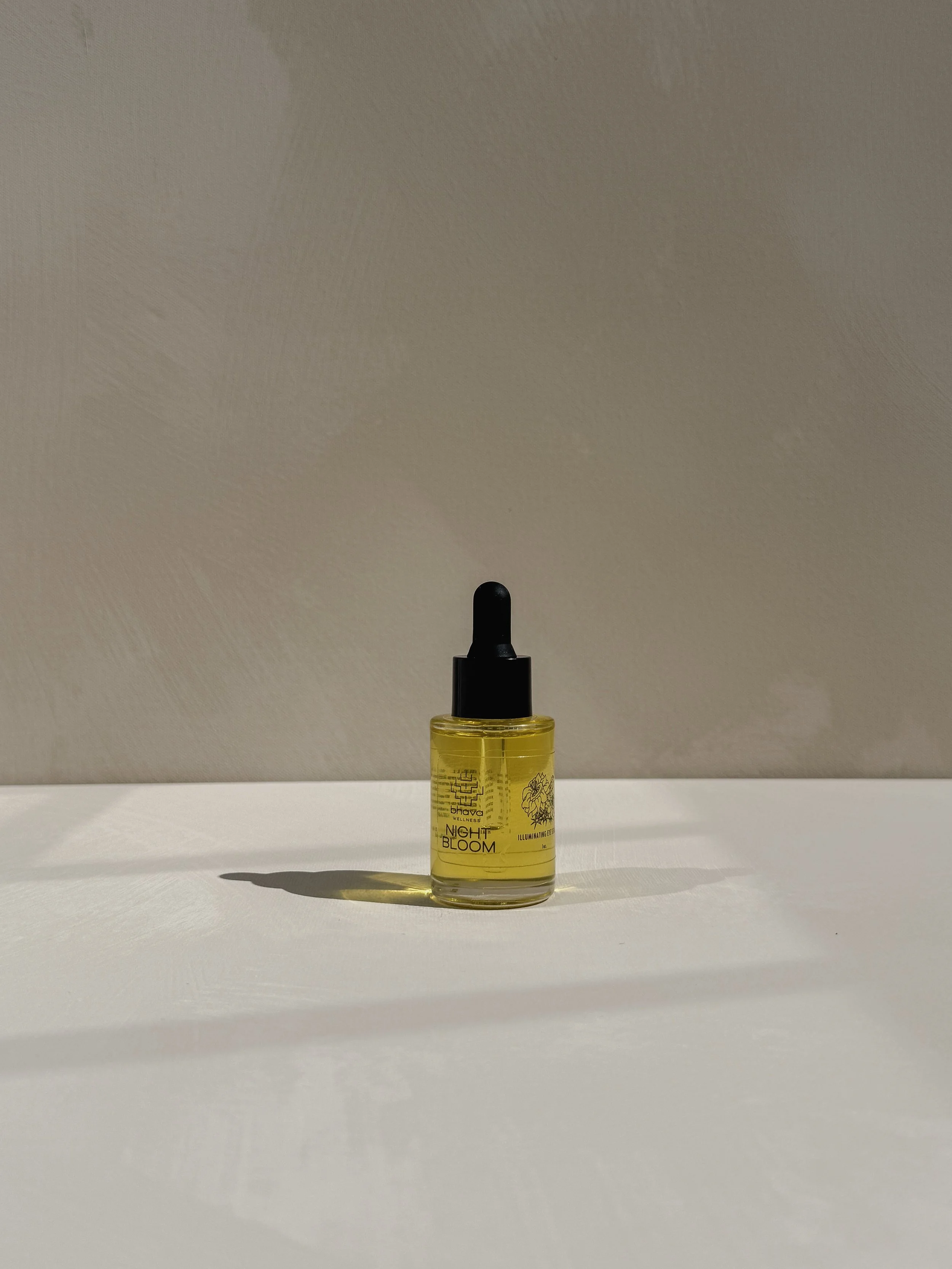 Night Bloom illuminating eye serum