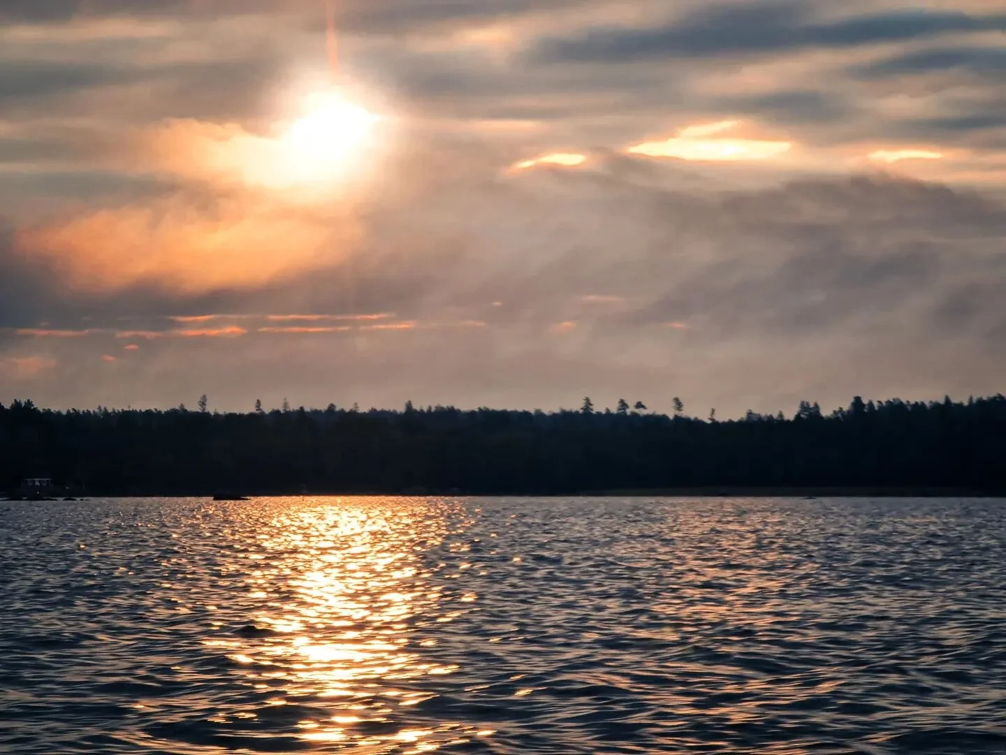 #landscapephotography #naturephotography #lake #sunrise #sweden #samsung