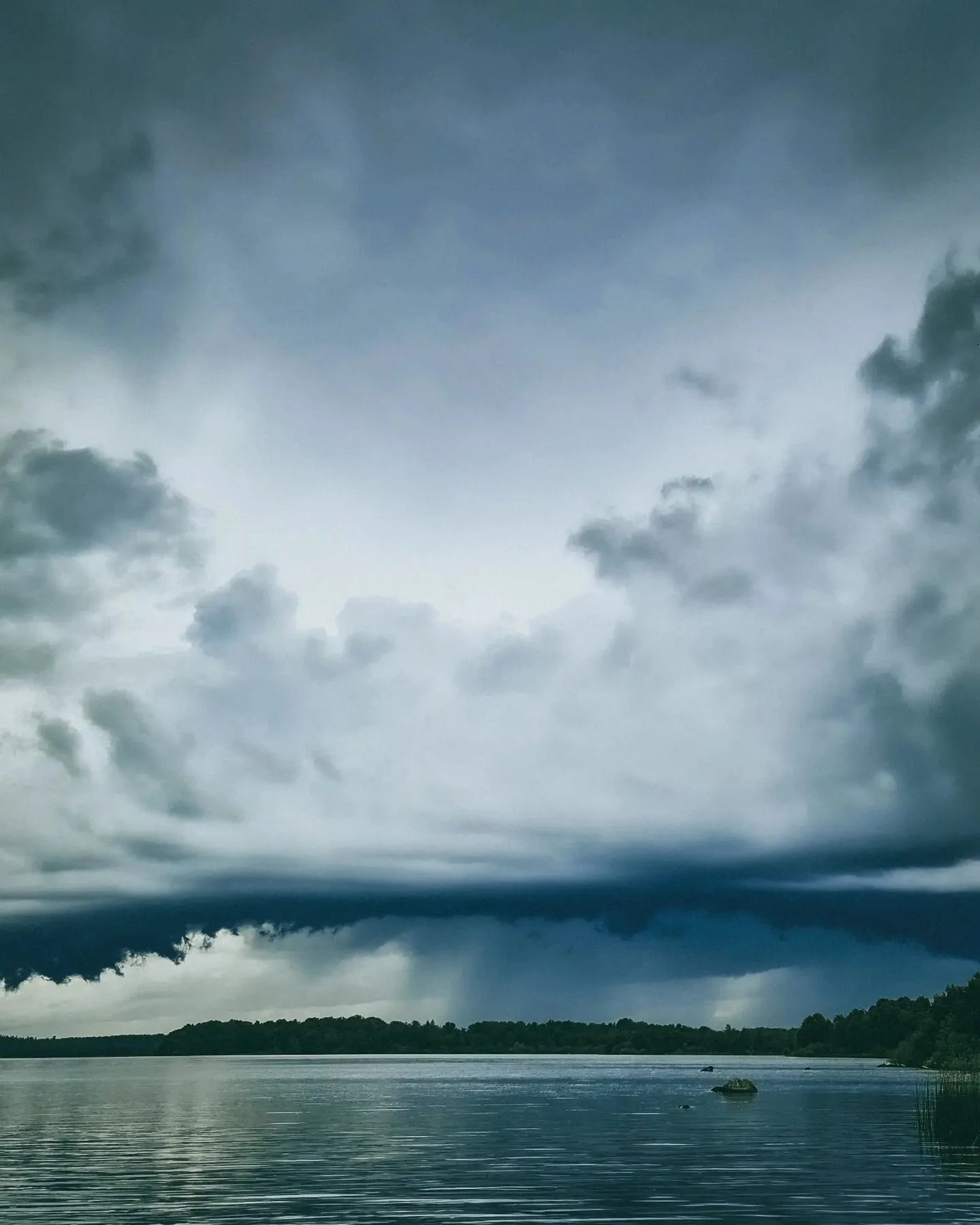 #landscapephotography #naturephotography #lake #rainclouds #sweden #nikon