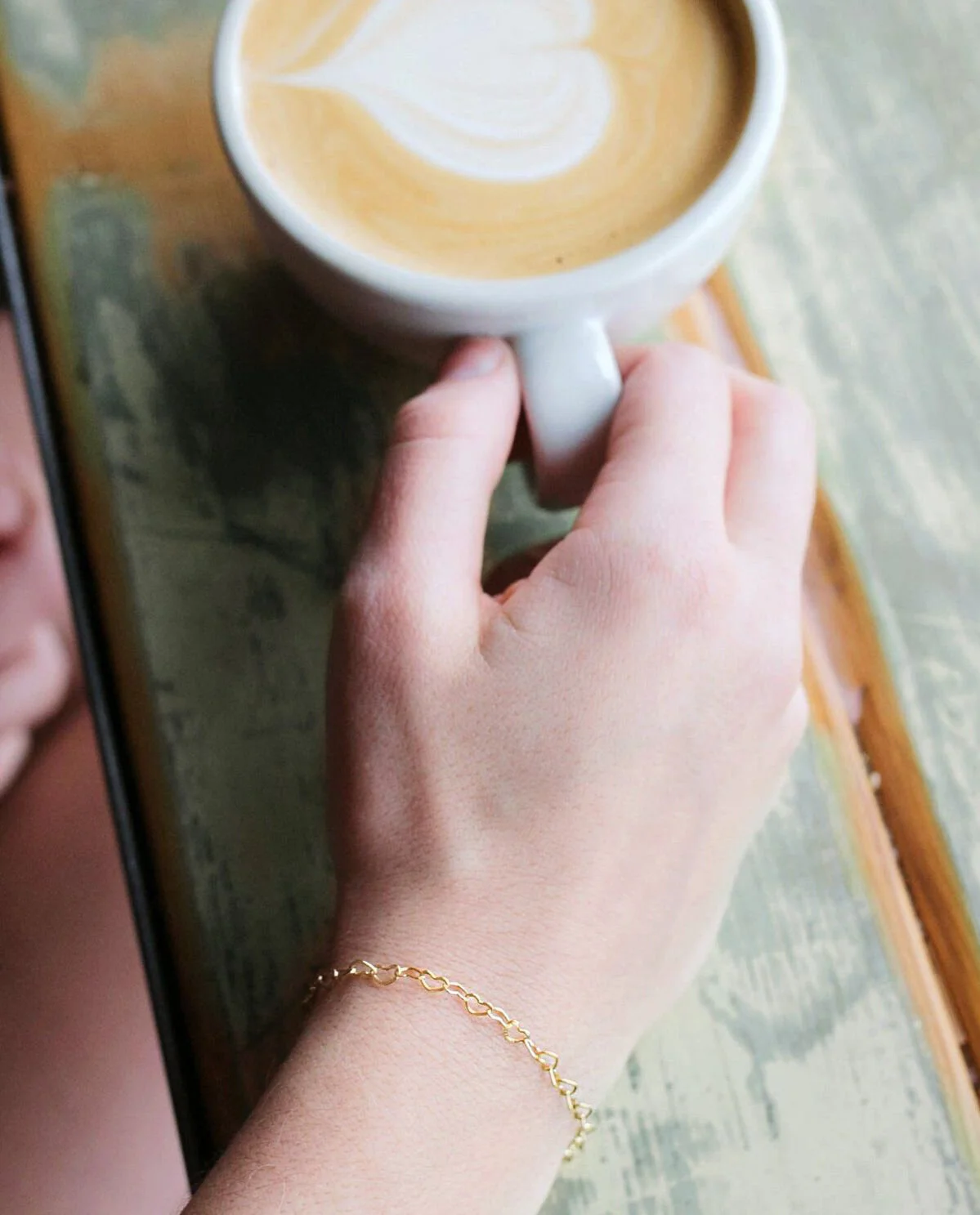 one-boutique_darling_bracelet_brass2.jpg