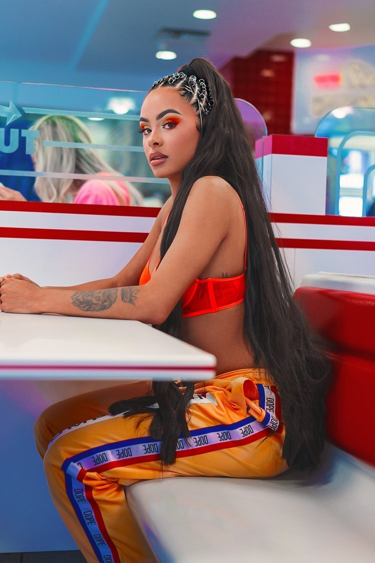 Facetune_21-06-2018-16-50-06.jpg