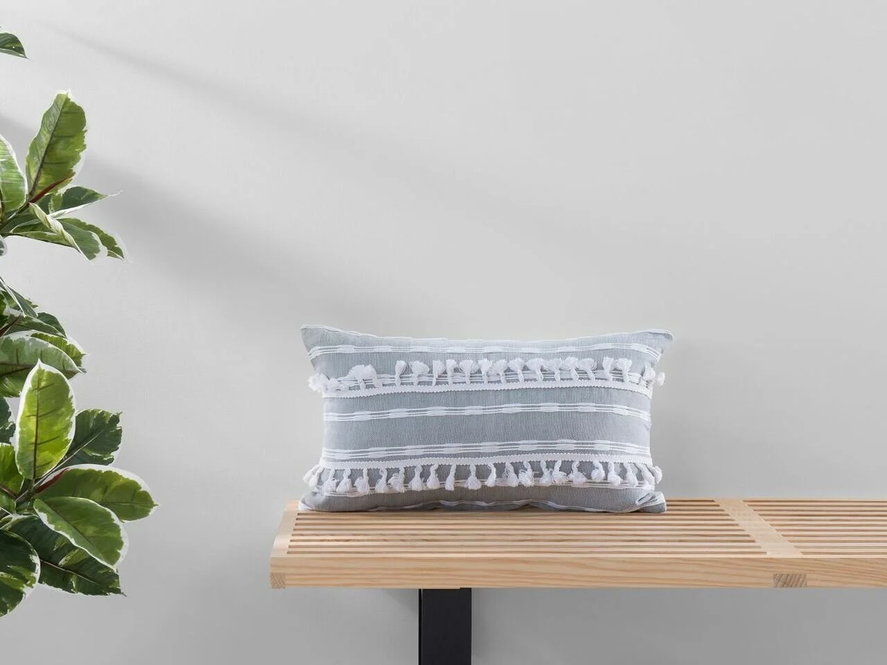 Mocka_Bria_Cushion_Oblong_Grey_1__04128.1607641327.jpg