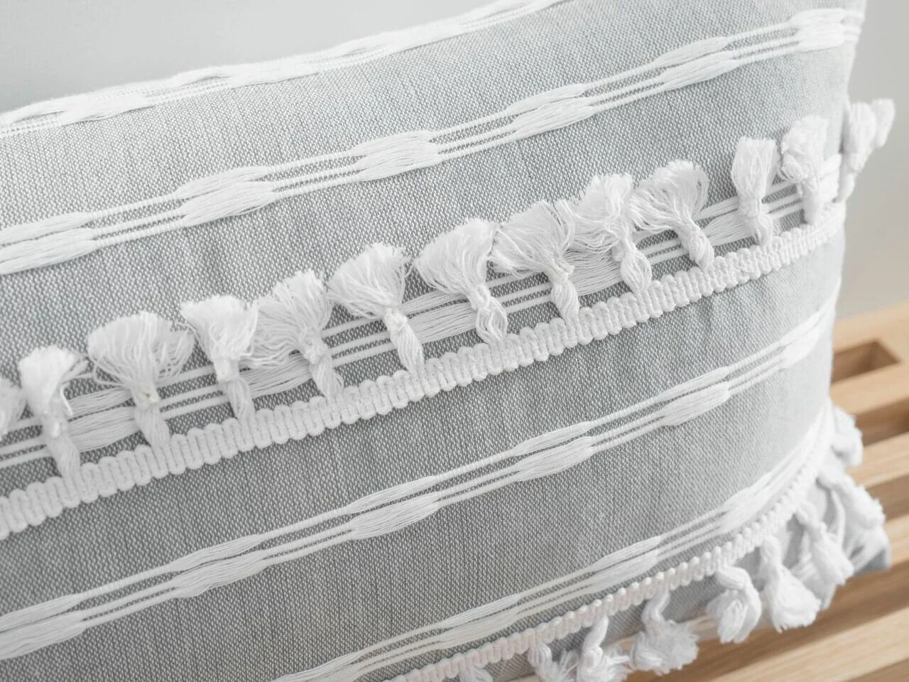 Mocka_Bria_Cushion_Oblong_Grey_2__51746.1607641327.jpg