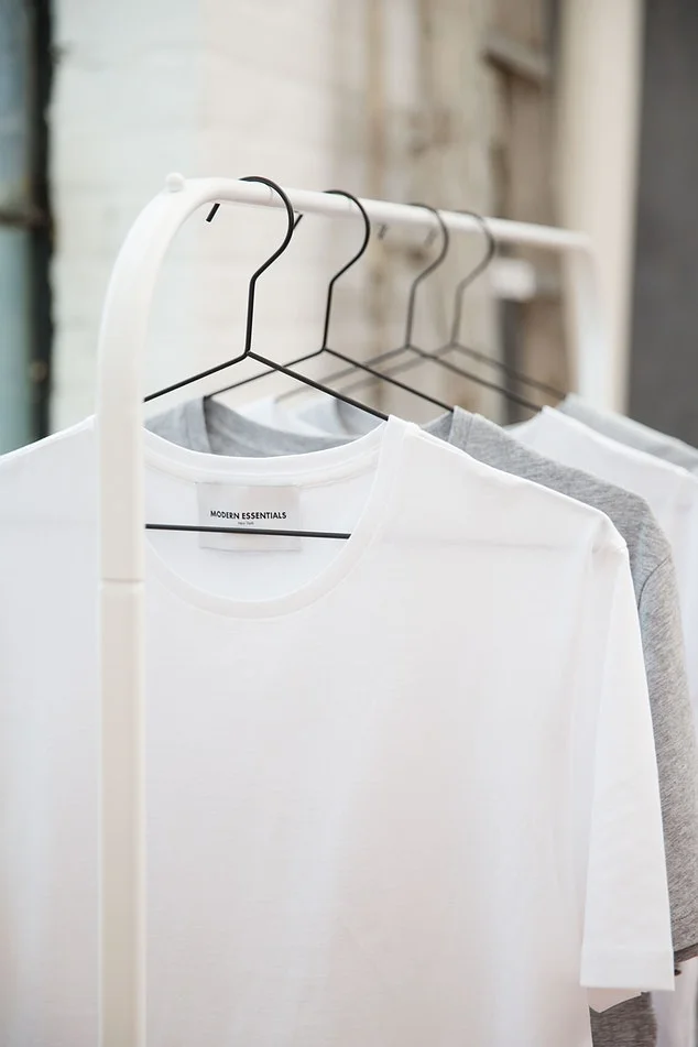 5 WAYS TO WEAR A WHITE TEE