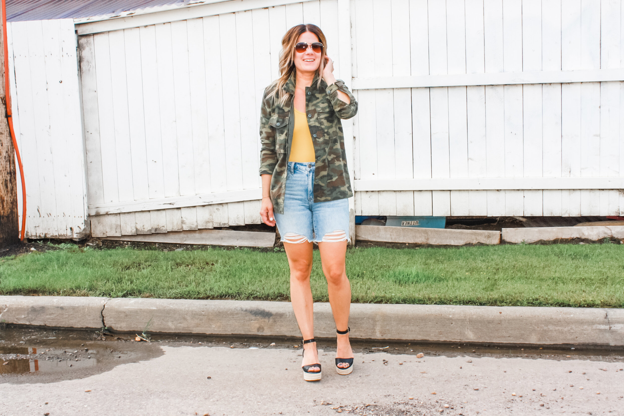  Canadians and mid-westerners are losing our opportunity to wear shorts as fall creeps closer and closer but, this look is an awesome inspiration for all of you who can wear shorts into October. The mustard yellow bodysuit is featured here again. I l