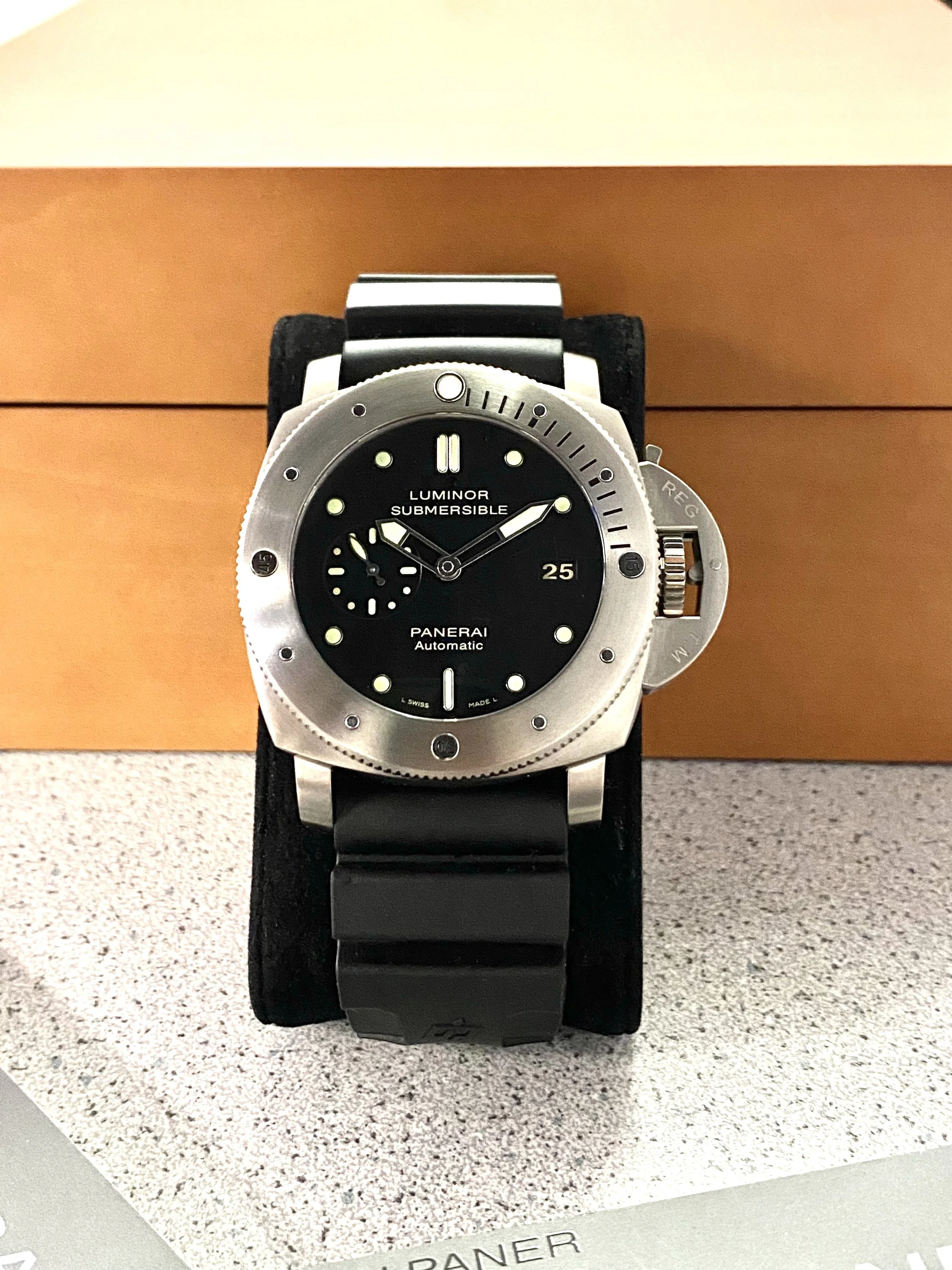 Panerai Luminor Submersible 47mm - PAM00305 - Box & Papers