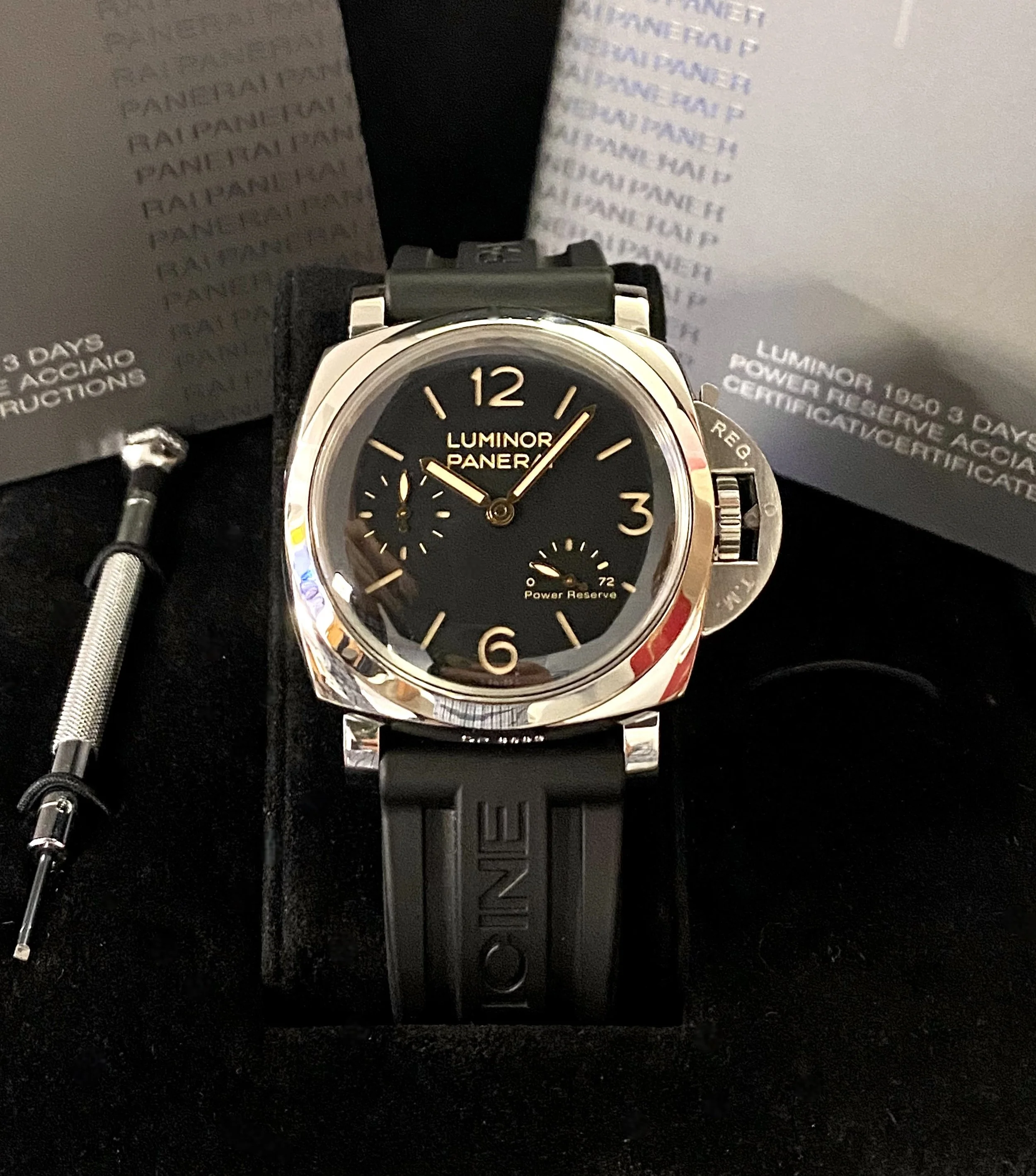 Panerai Luminor 1950 3 Days PAM00423 - Box & Papers
