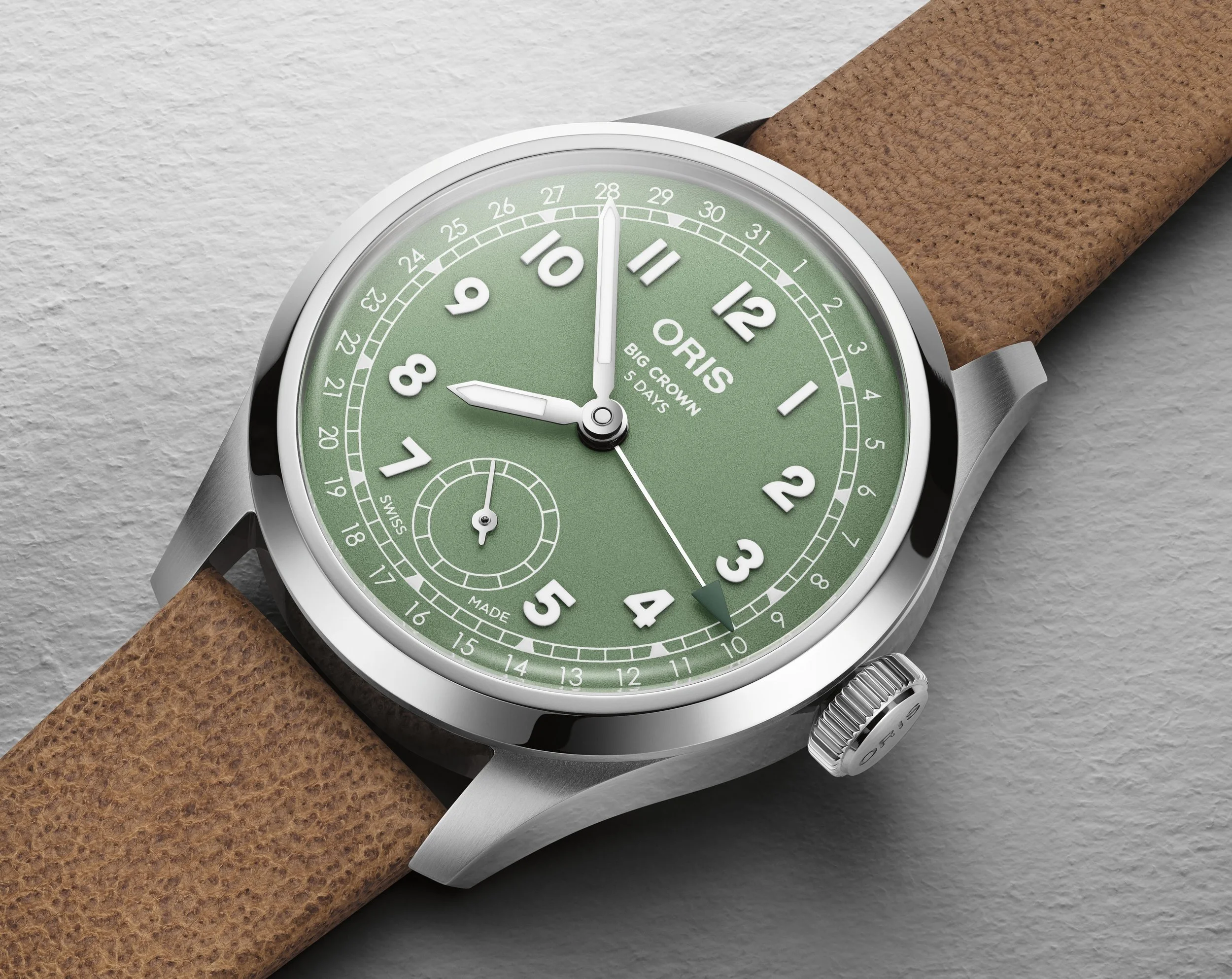 01 403 7799 4067-07 6 20 09FC - Big Crown Pointer Date Calibre 403 - cus 03.jpg