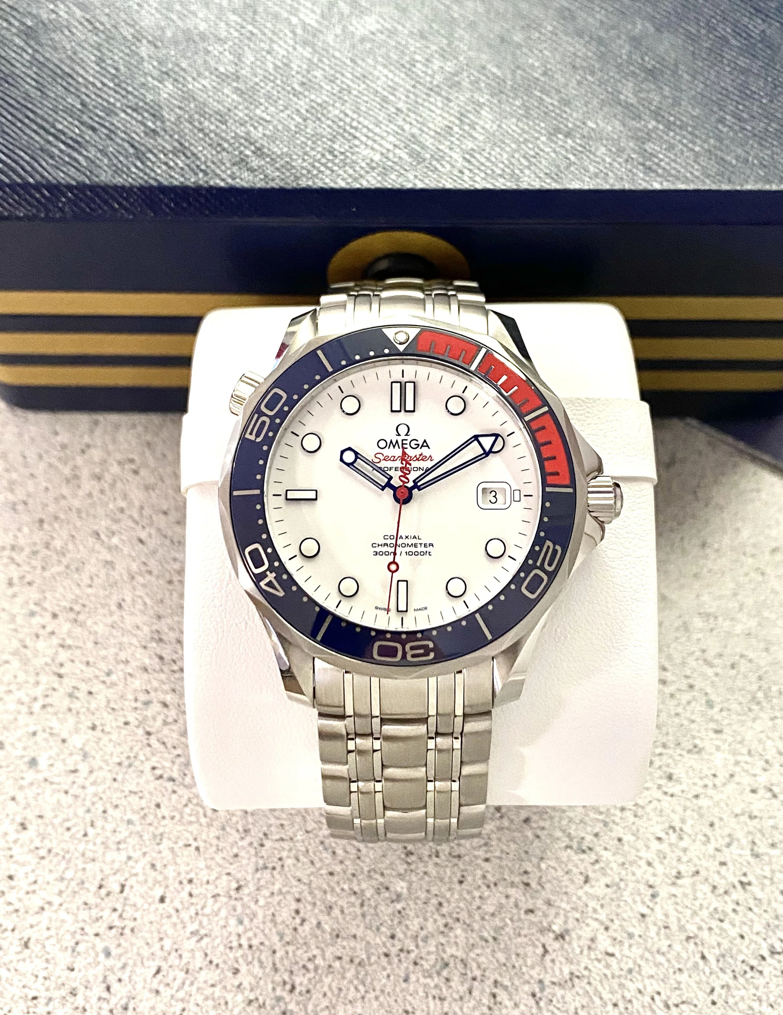 Omega Seamaster 007 "Commanders Watch" Box & Papers