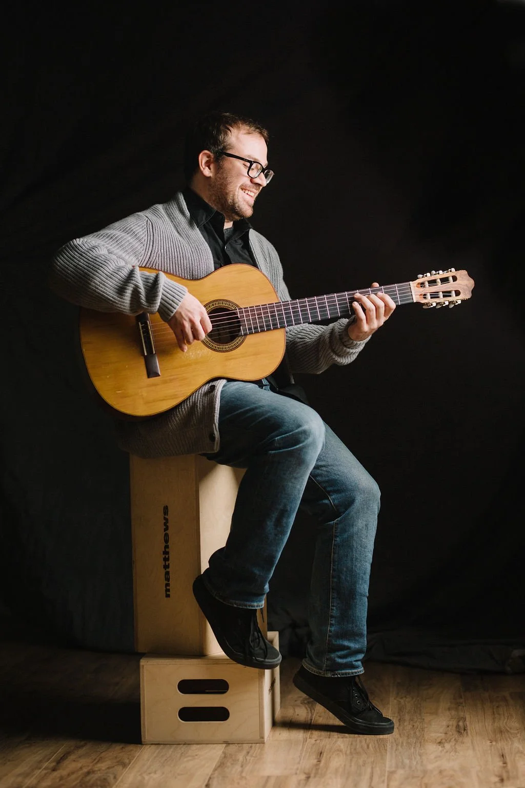 Solo Guitar At Duck Duck Bottle Shop in Dundee