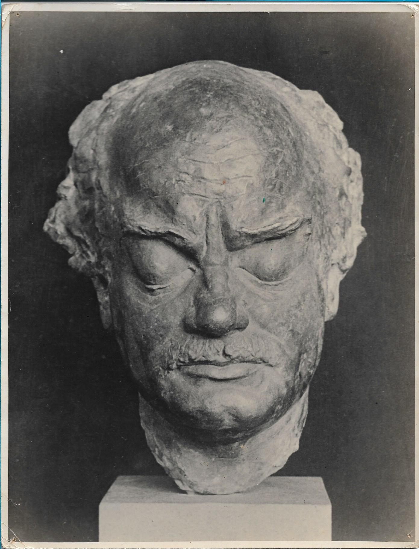 Prof. Dr. Conrad Mueller – Mathematician – working with eyes closed , bronze, Hanover 1932