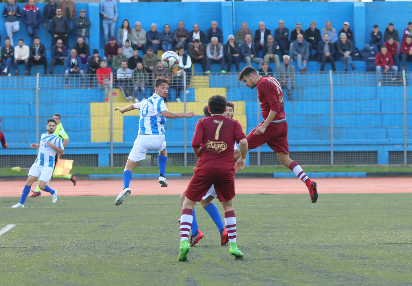 La testa di Ferraro vale la vetta. Morrone-Aprigliano 1-0