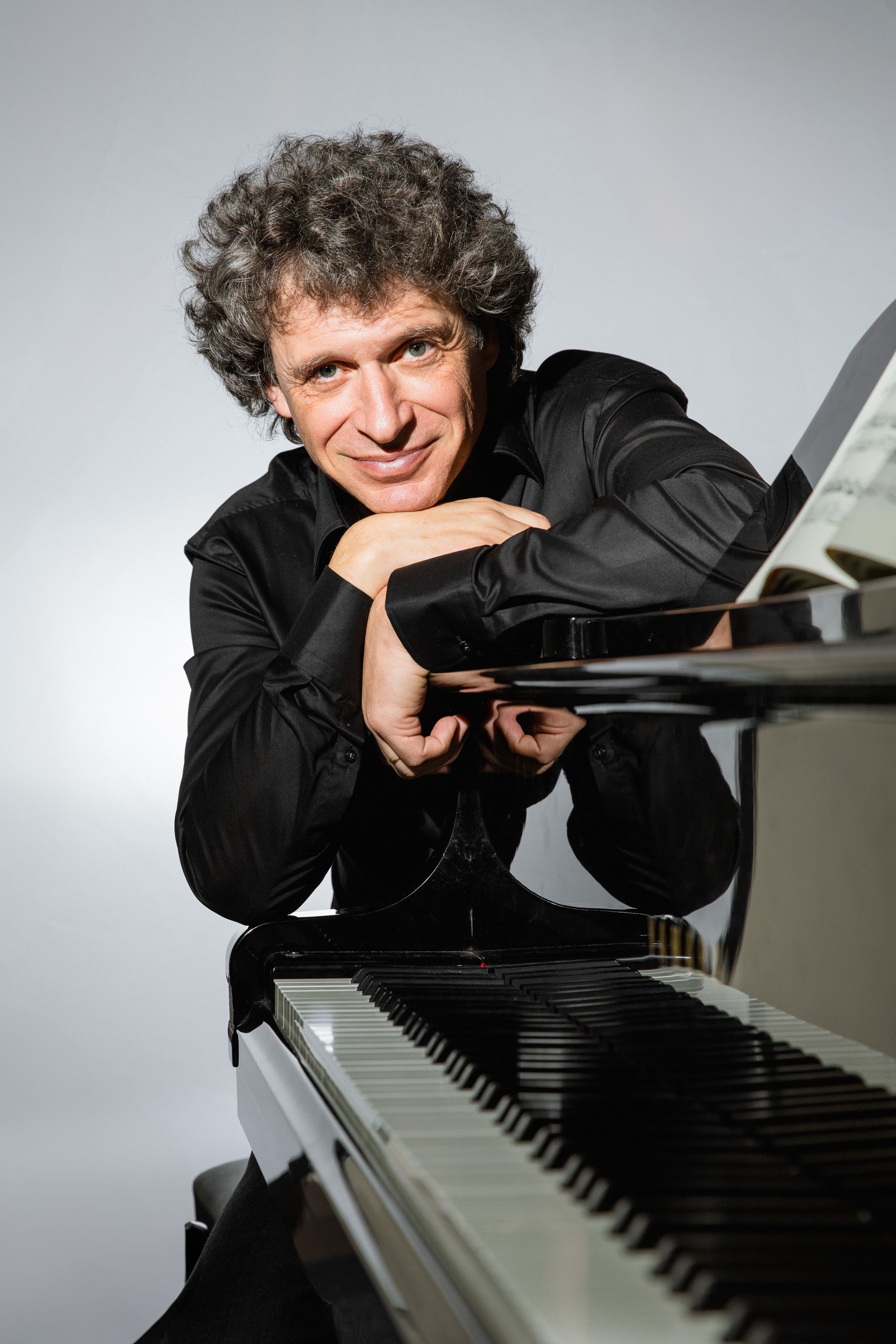 Wiesel_Arnan_photo web.jpeg