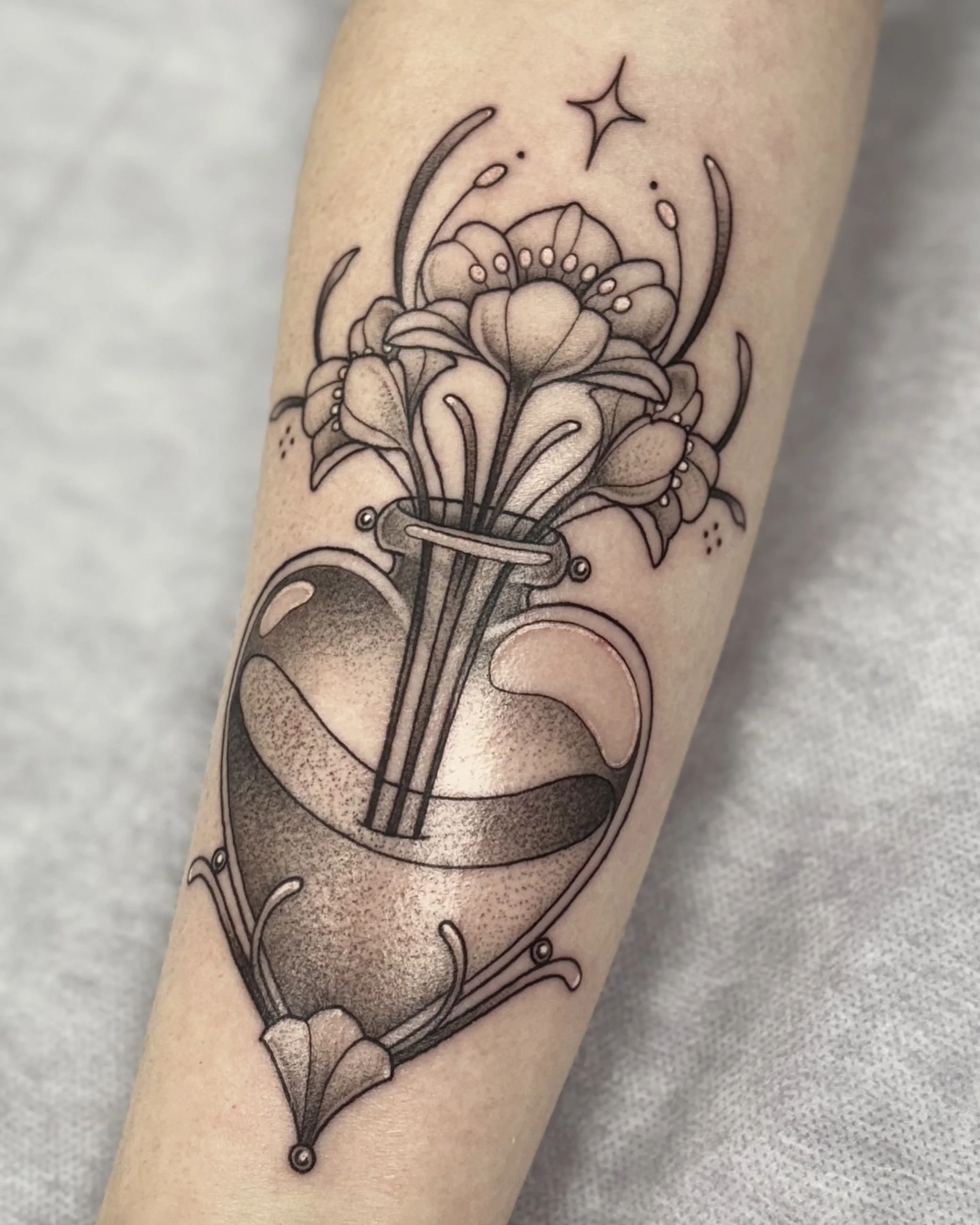 PALE ARTIST TATTOO
