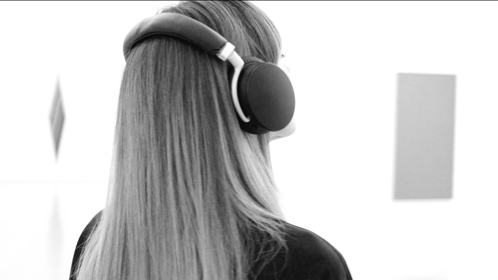Sara_black&white1.jpg