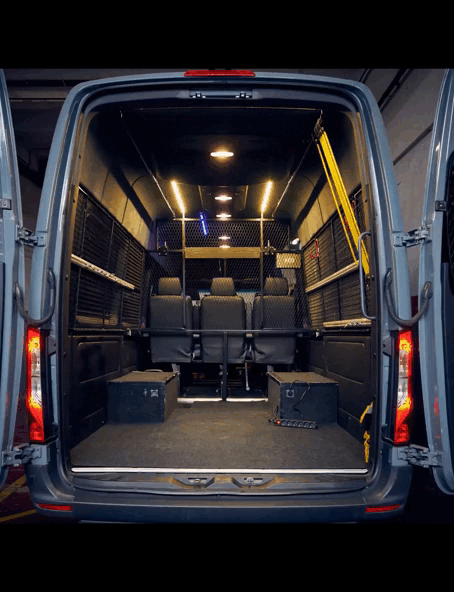 on-the-go-bcn-production-truck-barcelona_interior_06_V.gif