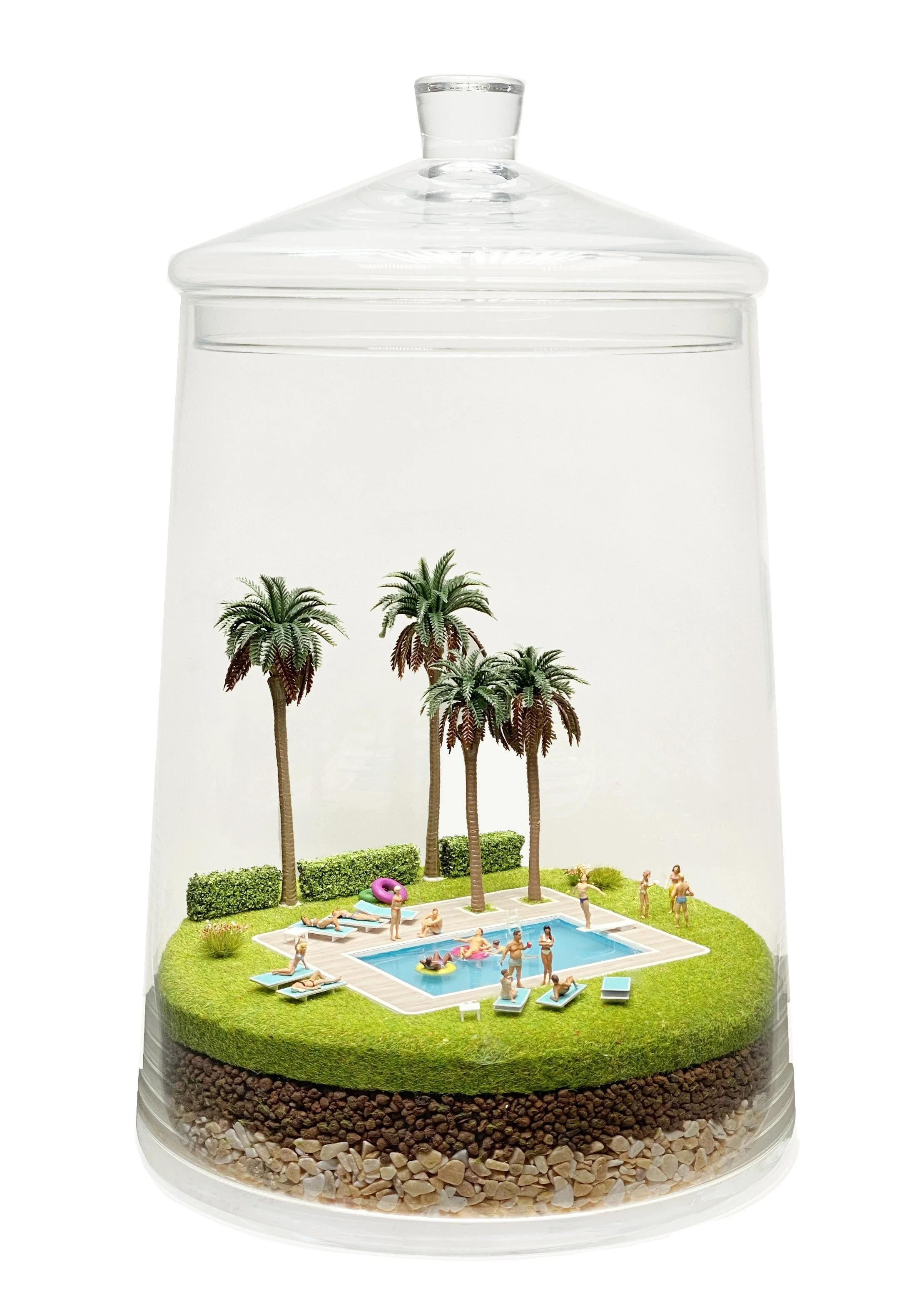 3925 - Friends at the pool