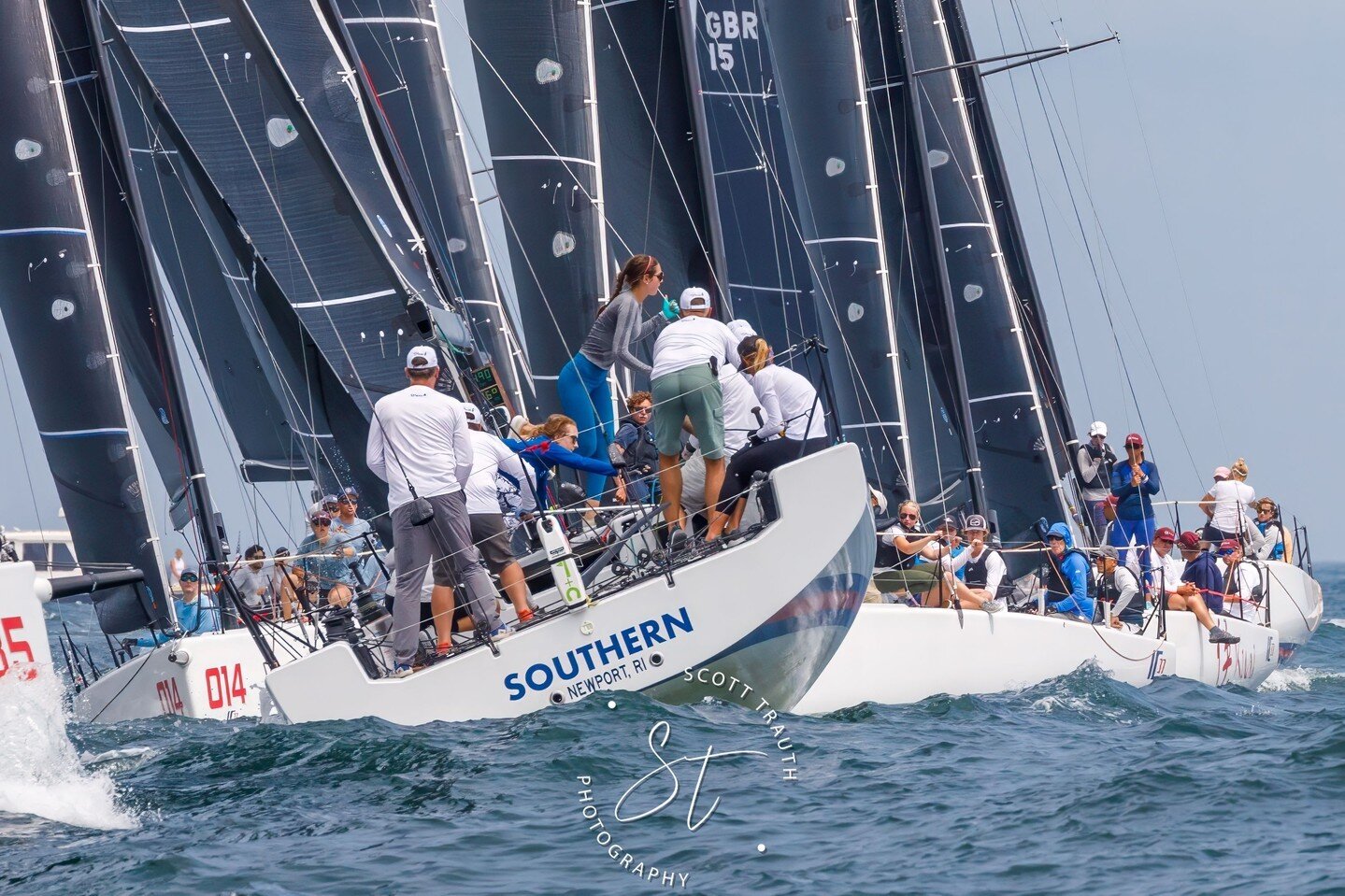 #transomtuesday during day 2 of the 2023 #ic37class National Championship.
Pictured is &quot;Southern&quot; - USA 003 heading into the thick of things with just over a minute to go until the start of race 5. John Lovell and team from @southernyc  in 