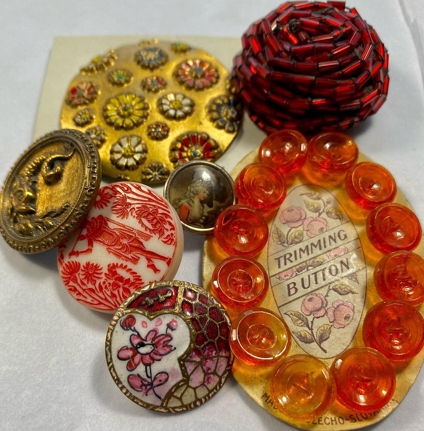 Red and gold shades of autumn - some of the buttons added to the website today #antiquebuttons #vintagebuttons #www.vintagebuttonemporium.com #glassbuttons #autumn