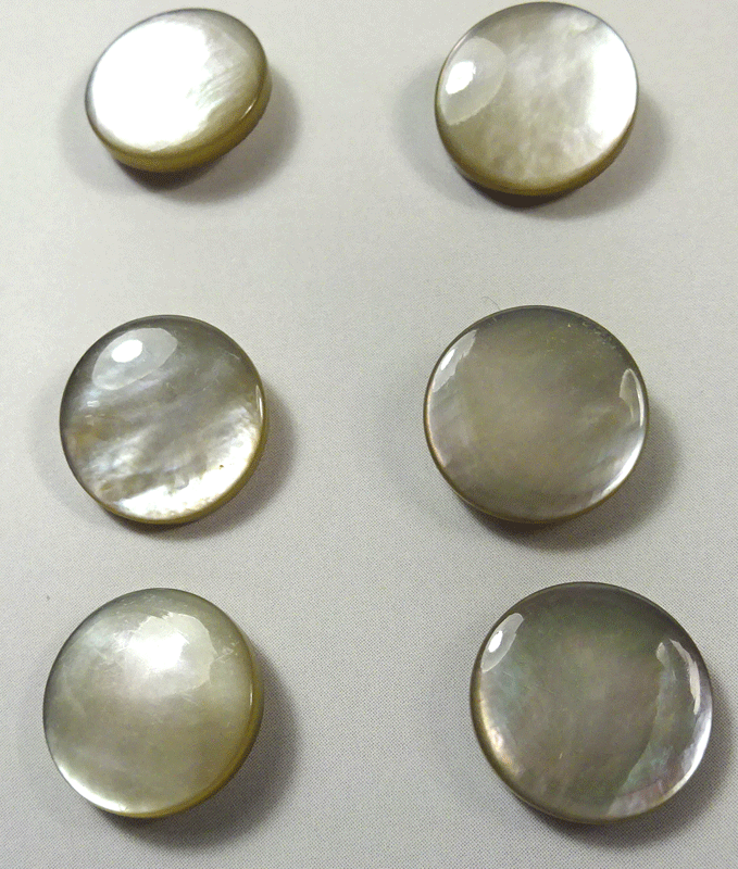 Set of 6 pearl dress buttons