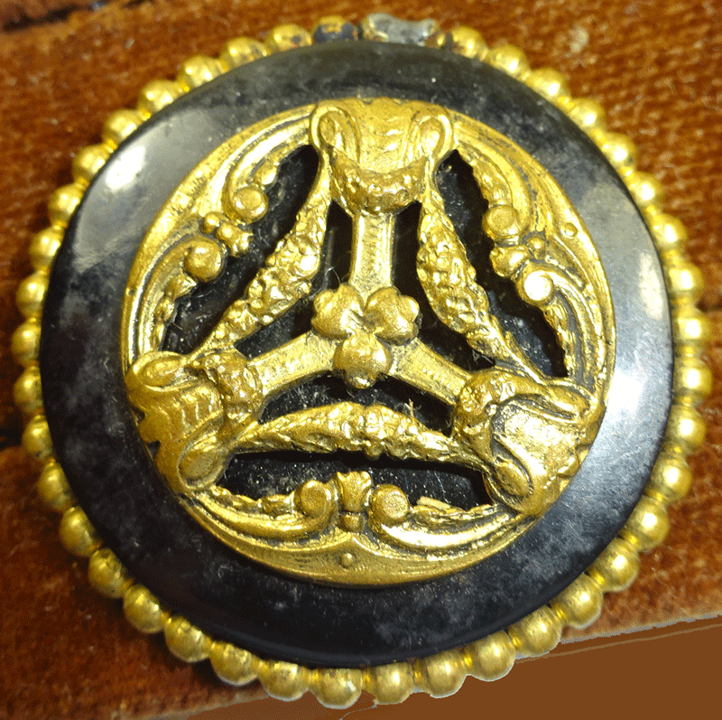 nd719-gilt-motif-on-black.gif