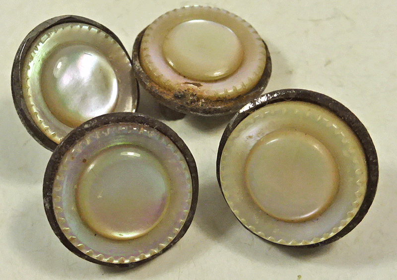 Set of 4 small pearl in steel cup