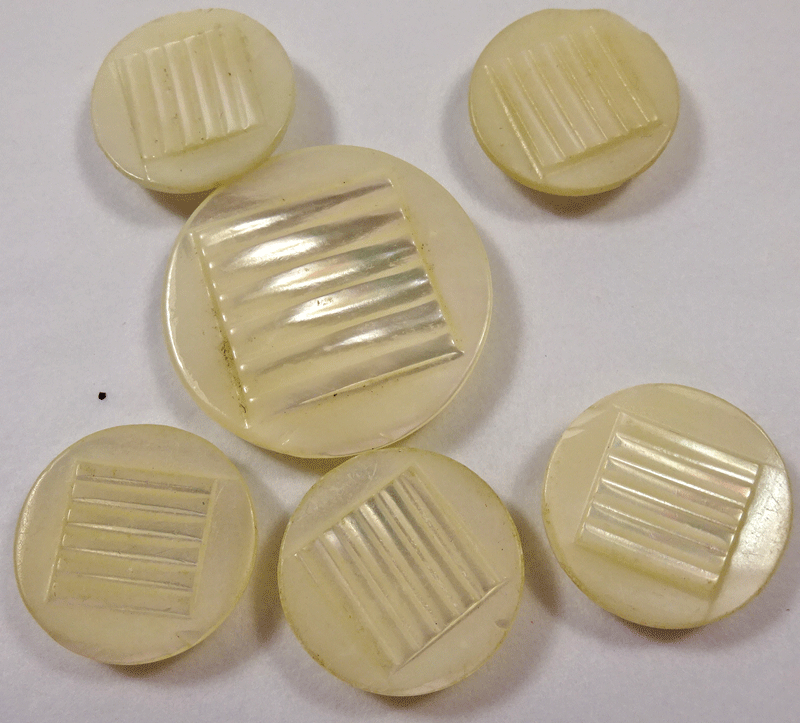 Set of 5 pearl buttons with striped square