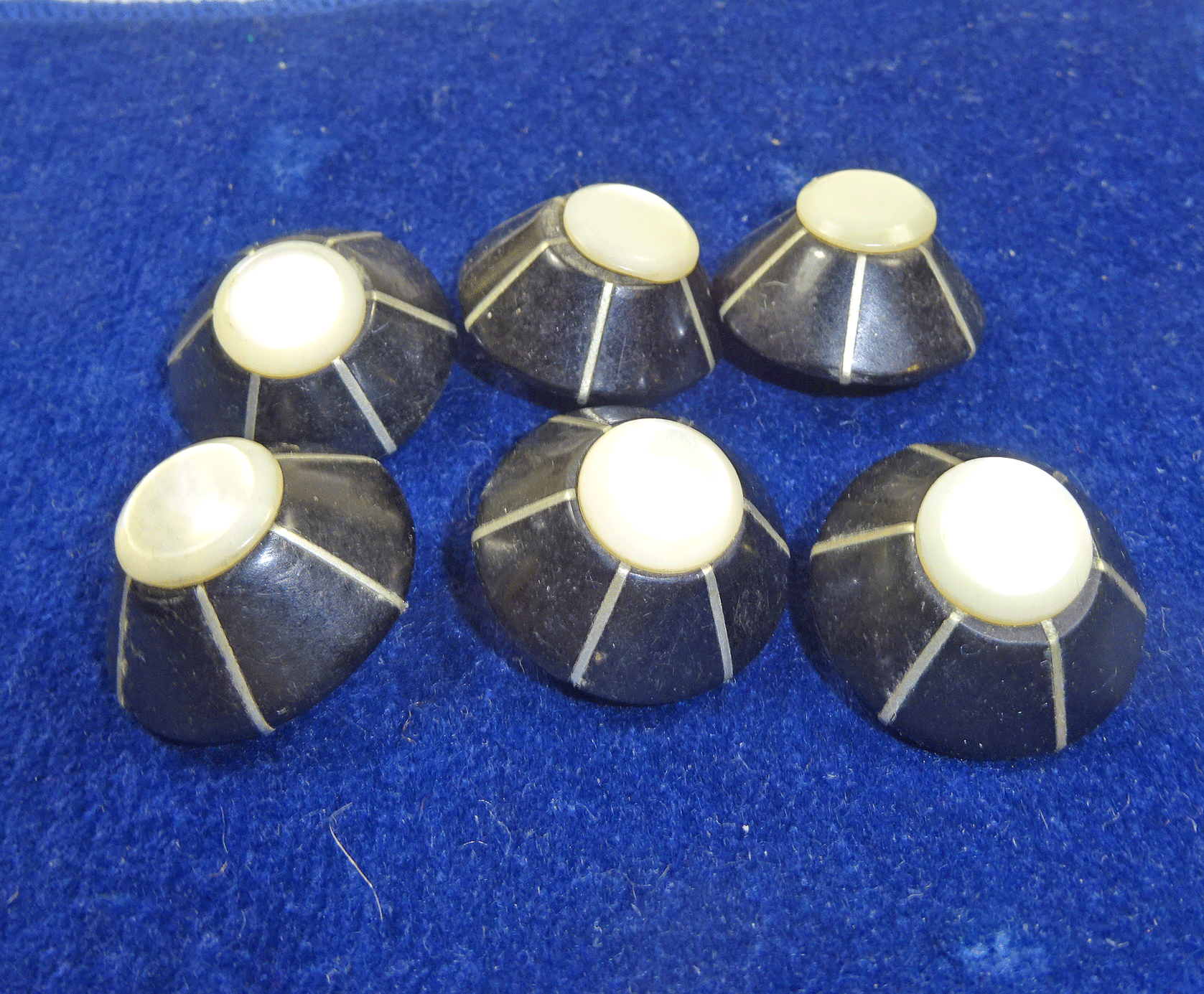 Set of 6 black cone with pearl tops