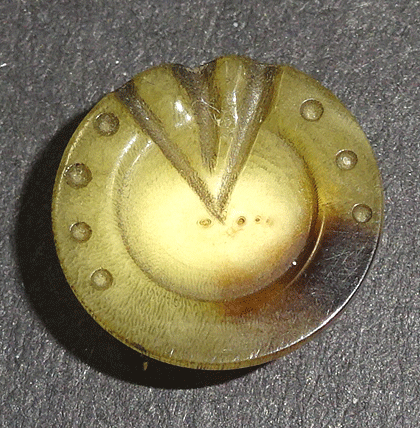 Small horn horse shoe button