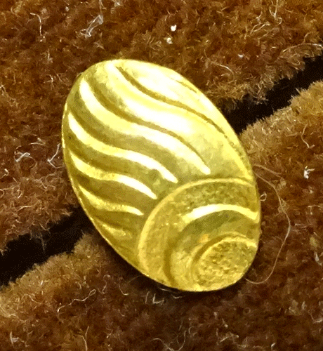 Small gilt metal oval buttons