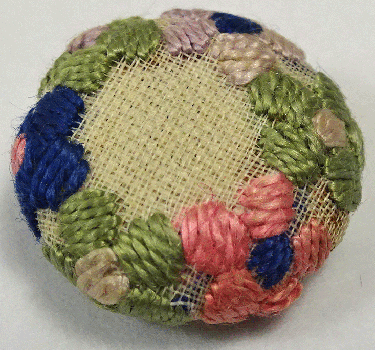 np209-small-embroidered-buttons.gif