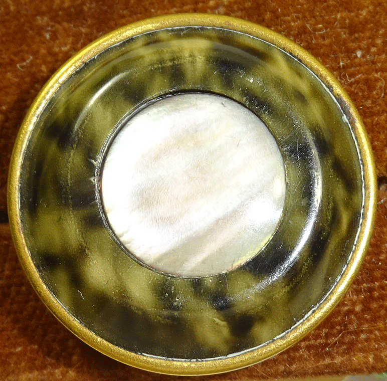 nd902-pearl-in-marbled-green-in-metal.gif