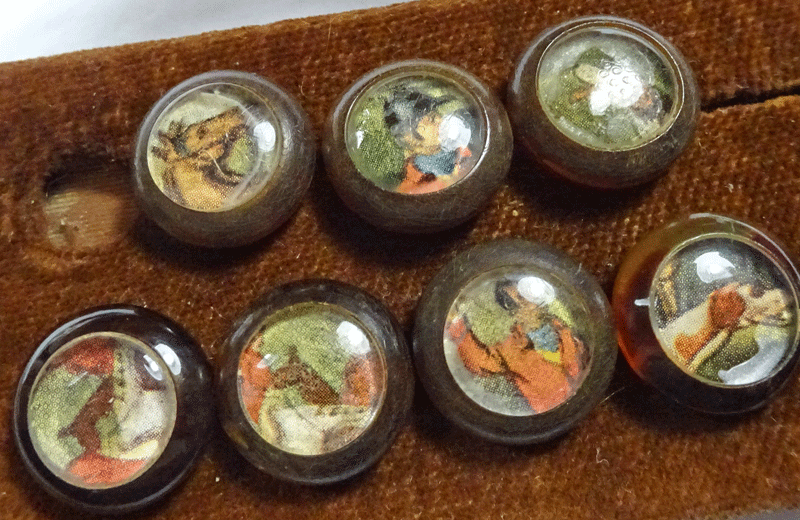 st738-set-of-7-plastic-sporting-buttons.gif