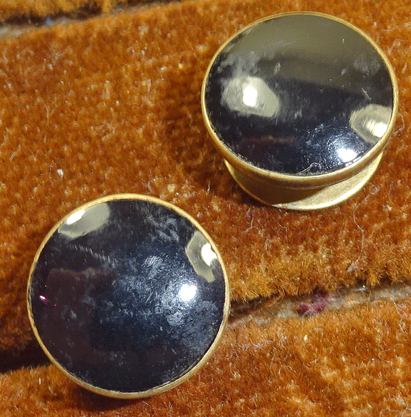 nsc997-pair-of-black-enamel-studs-pretty-back.gif