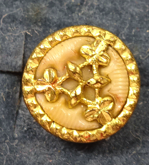 na619-triangle-of-shamrocks.gif