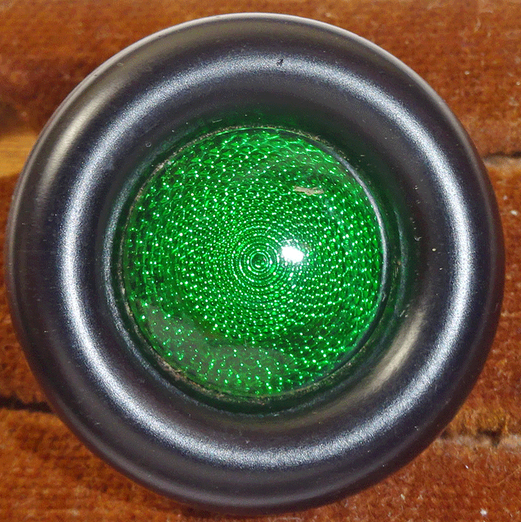 Black glass, green centre
