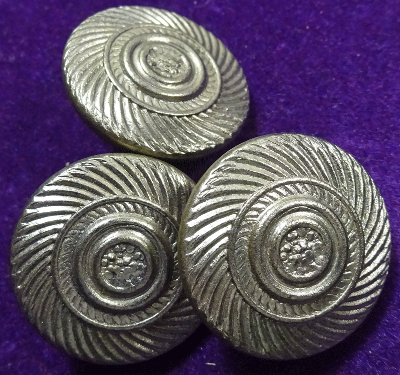 st656-set-of-3-white-metal-coat.gif