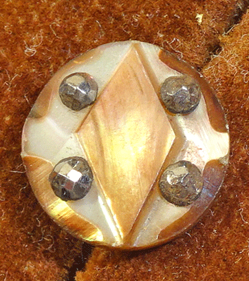 nsc841-small-pearl-diamond-studded-with-cs.gif